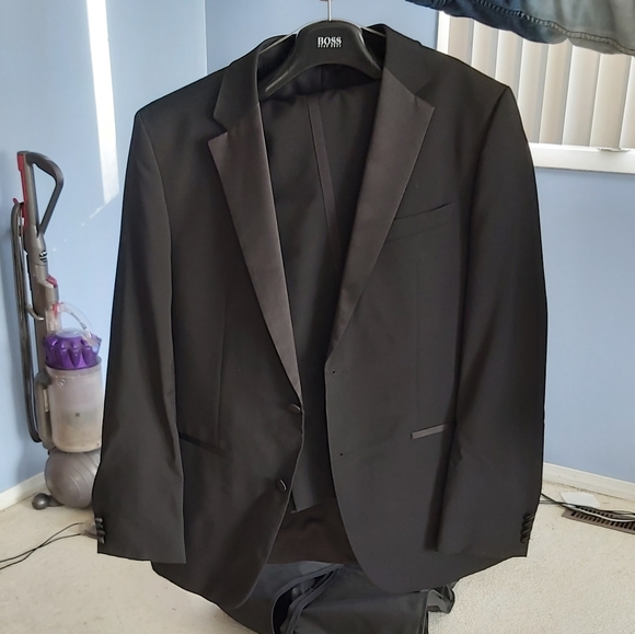 Hugo boss Tuxedo for sale $800 - Picture 2 of 4